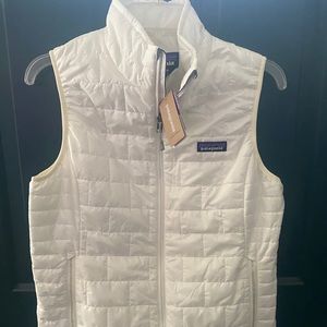 Patagonia women’s down zip vest white NWT medium